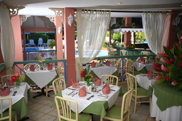 Bay Gardens Hotel - Dining